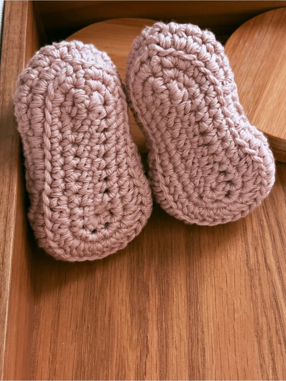 Crochet MaryJane (0-3 mths) Baby Slippers in dusty pink bysoft&simple Lion Brand